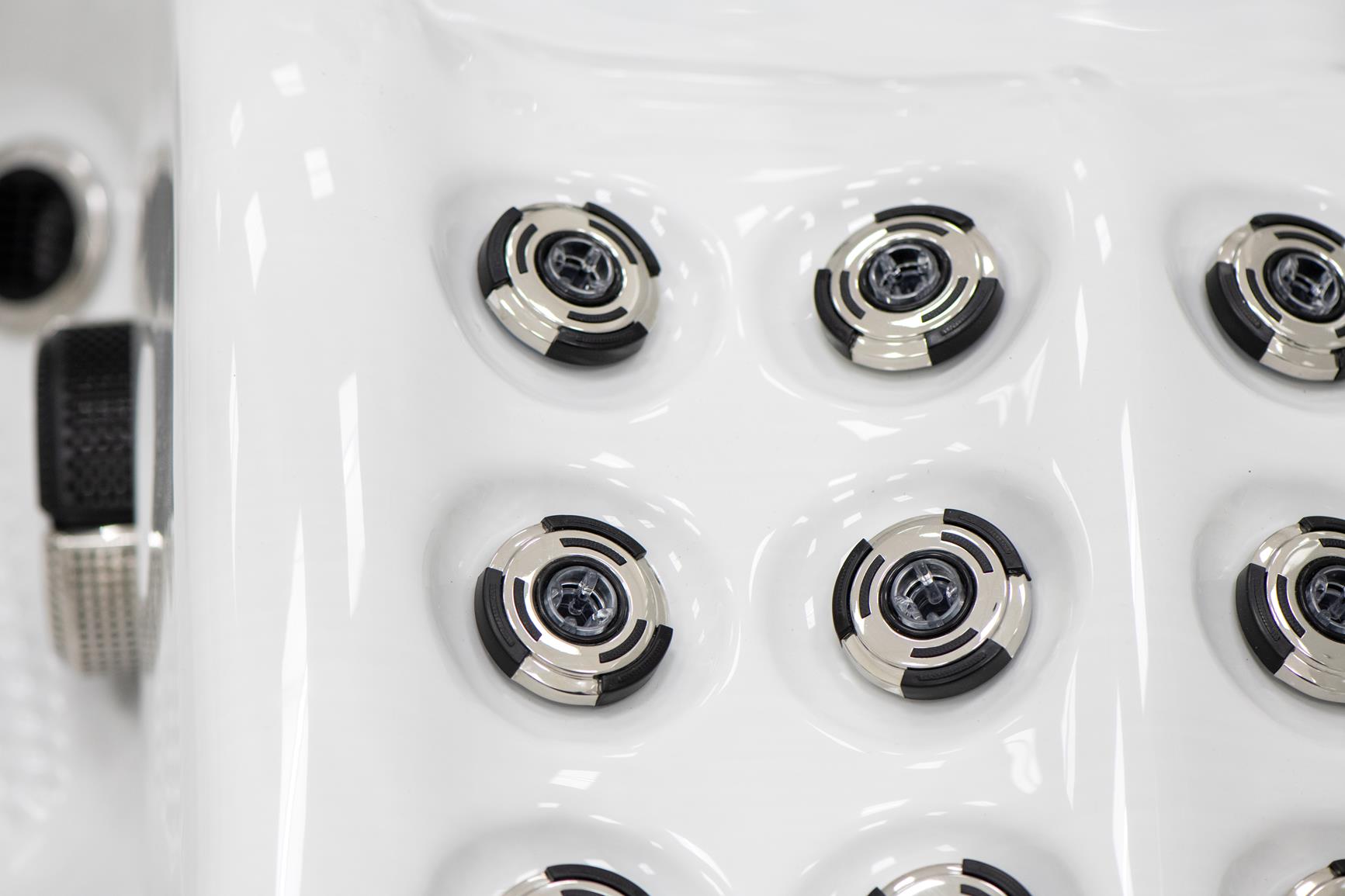 Kenya Hot Tub — изображение 6