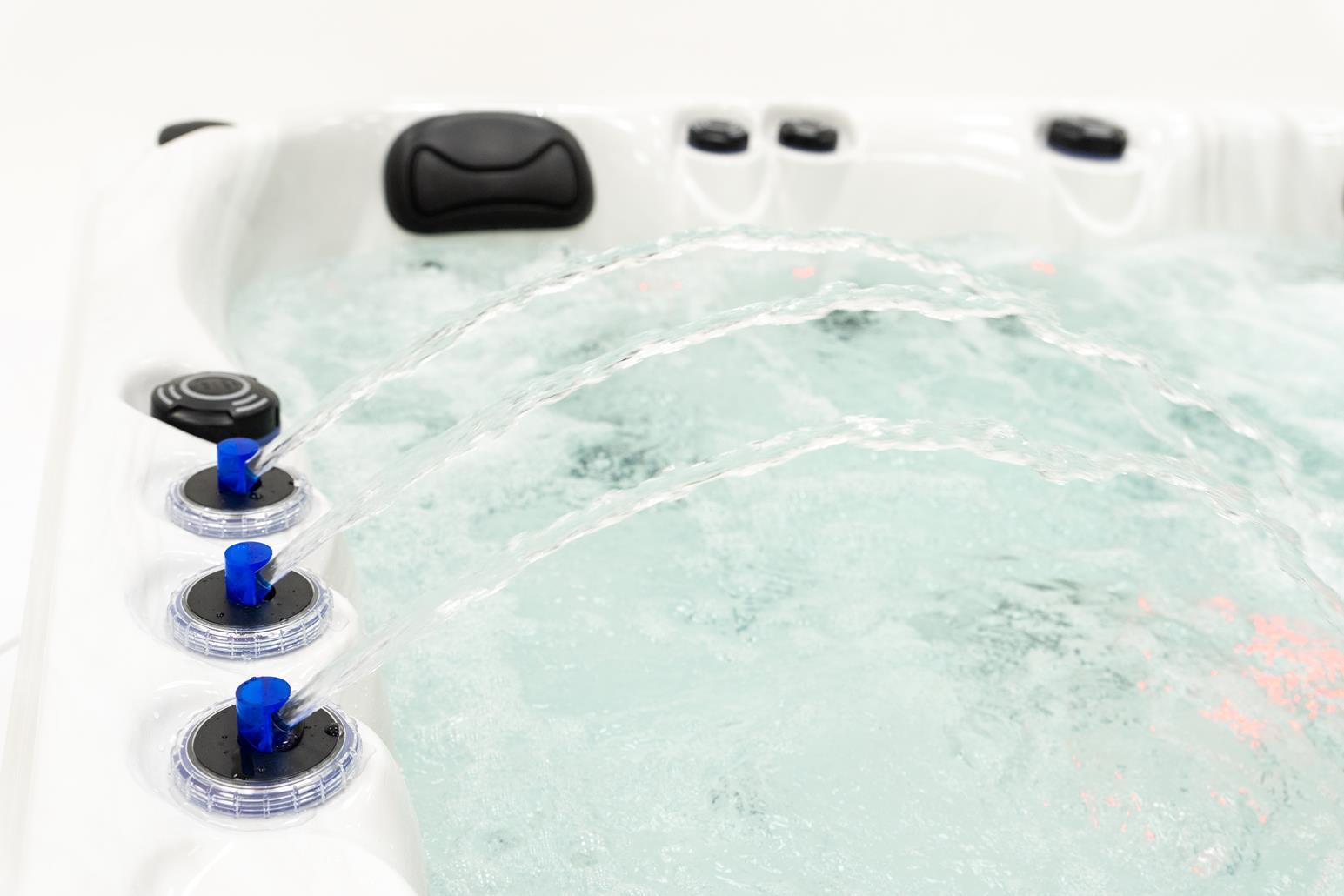 Kenya Hot Tub — изображение 9