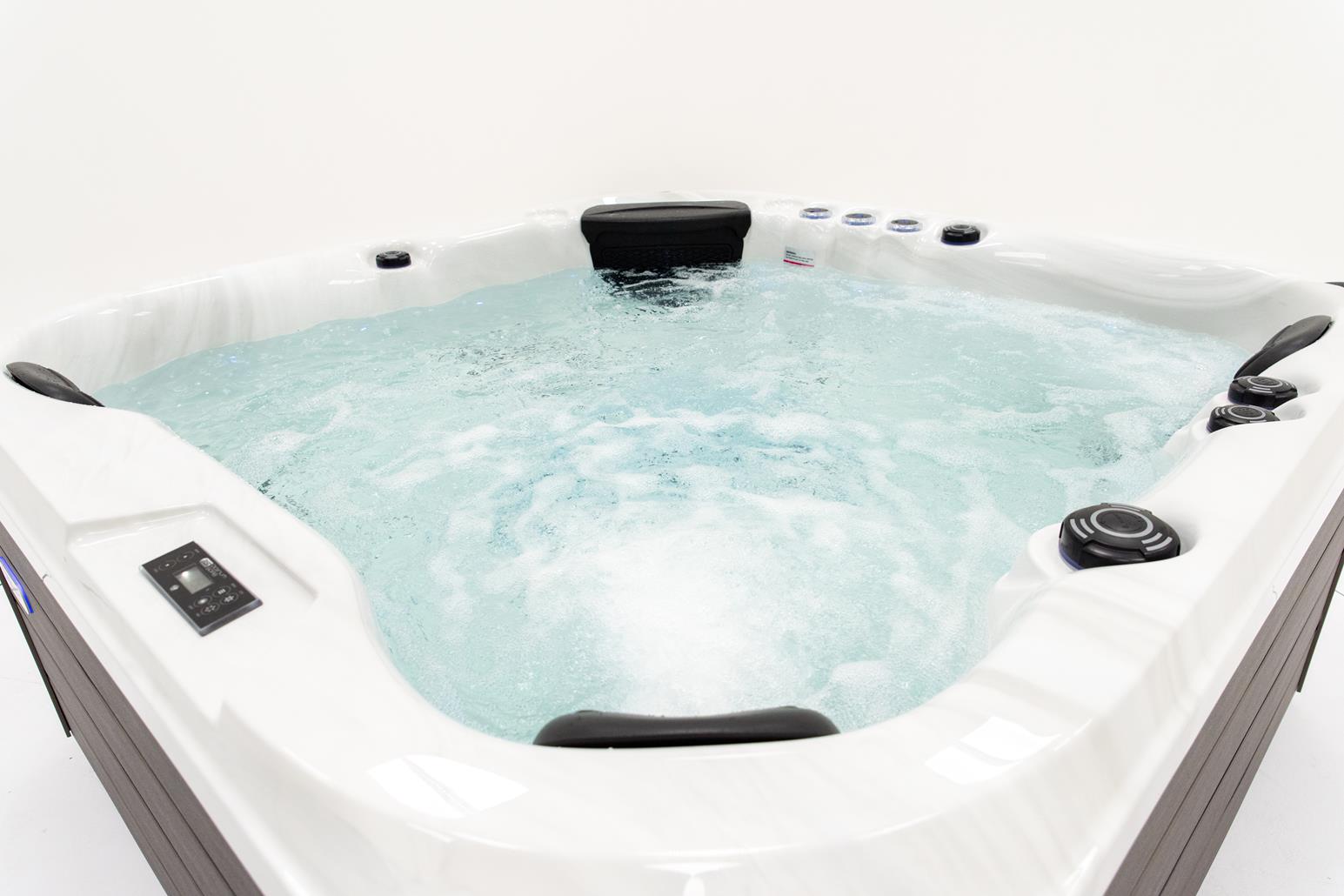 Kenya Hot Tub — изображение 14