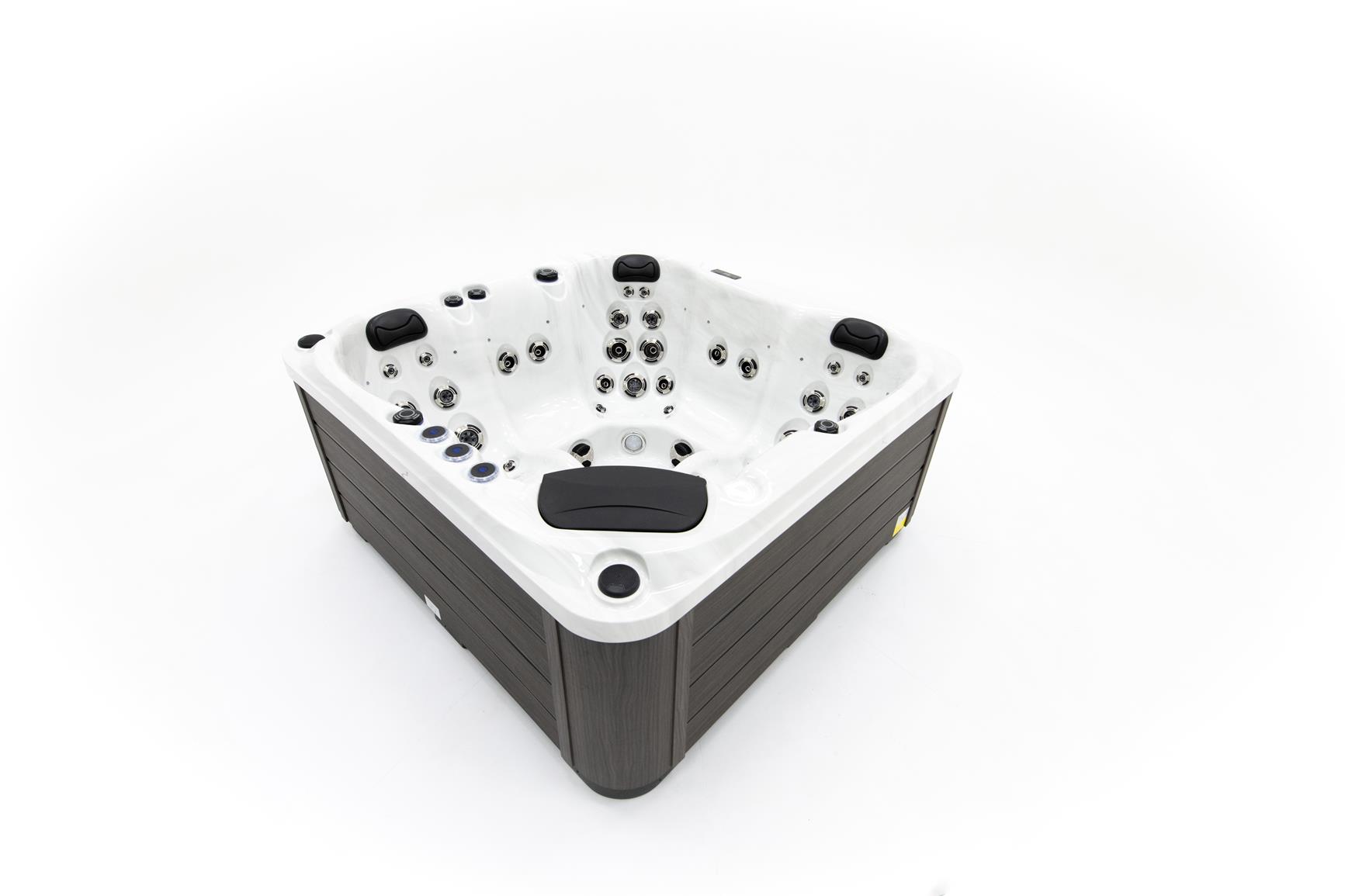 Kenya Hot Tub — изображение 2